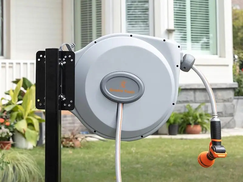 Giraffe Tools CW20 Retractable Garden Hose Reel With Lock