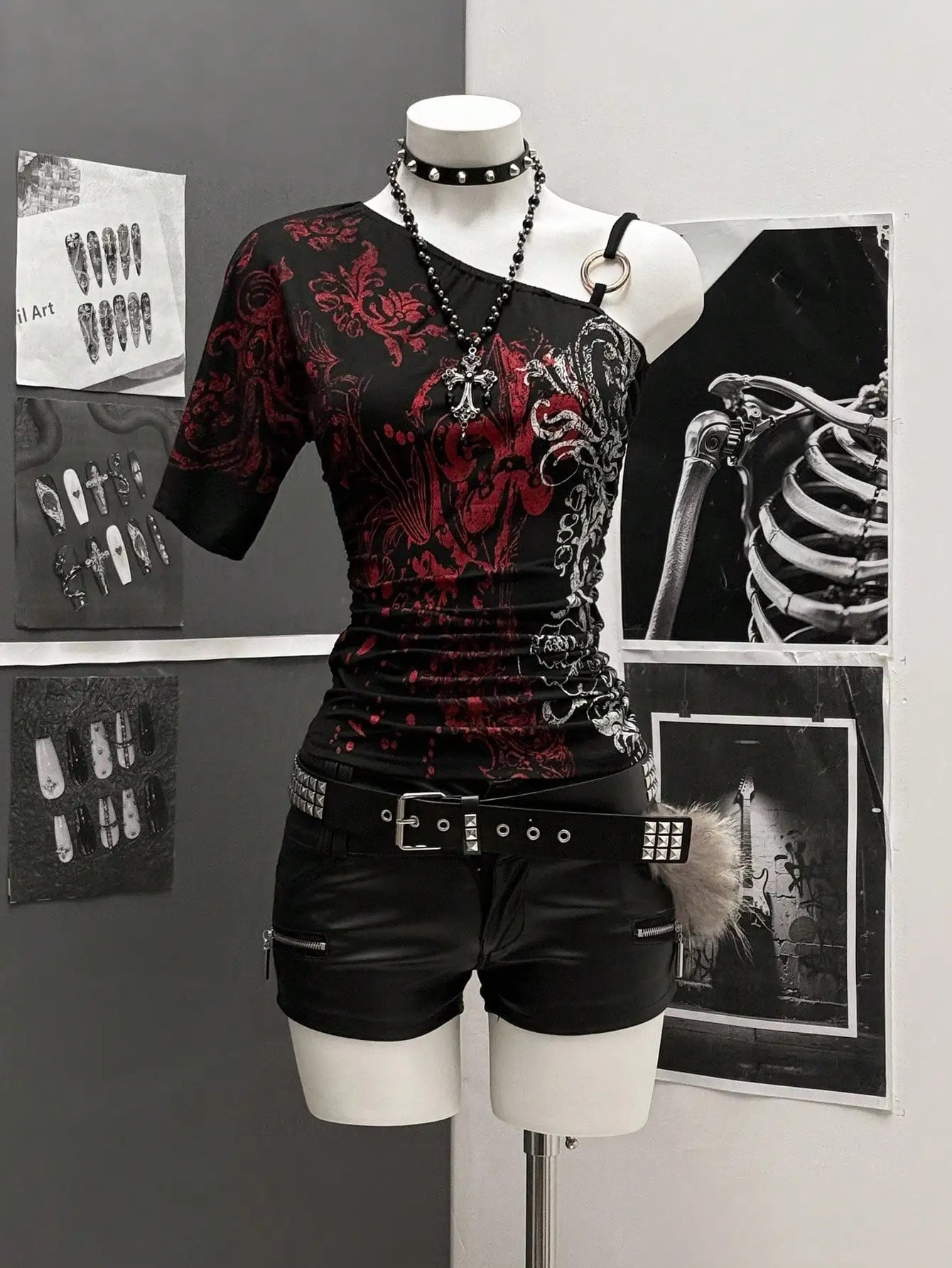 Asymmetric Neck Graphic Tee With Ring Detail Pleated Punk Streetwear